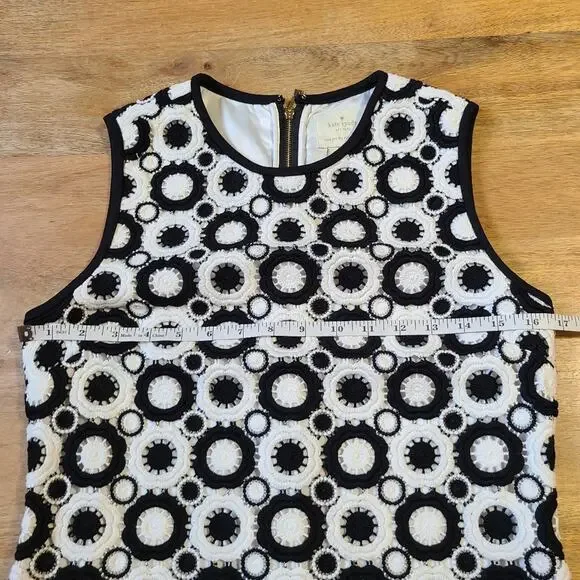 Kate Spade Crochet Circle Sheath Dress Size 4 B/W - Picture 9 of 11